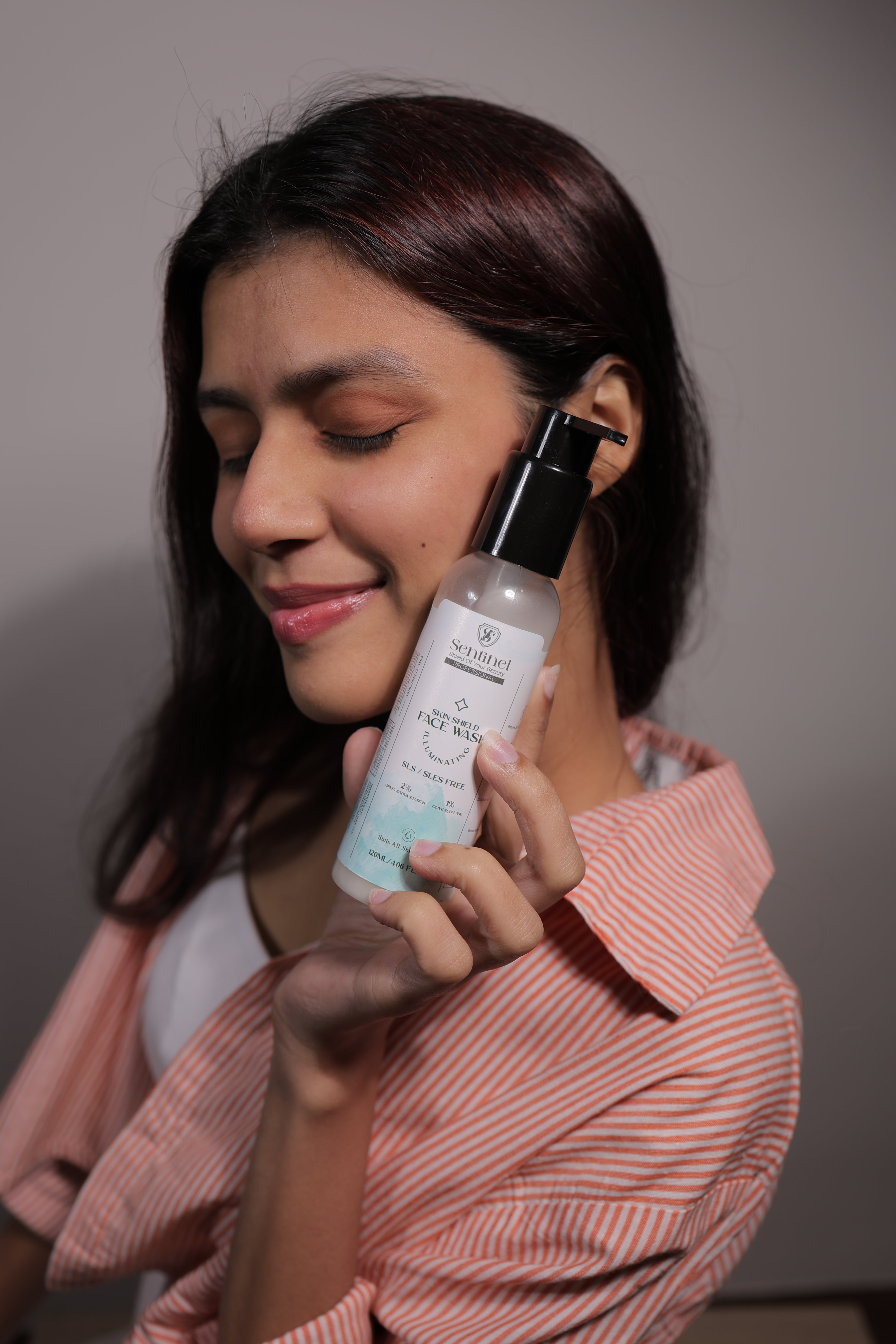 SKIN SHIELD ILLUMINATING FACE WASH (120ml)